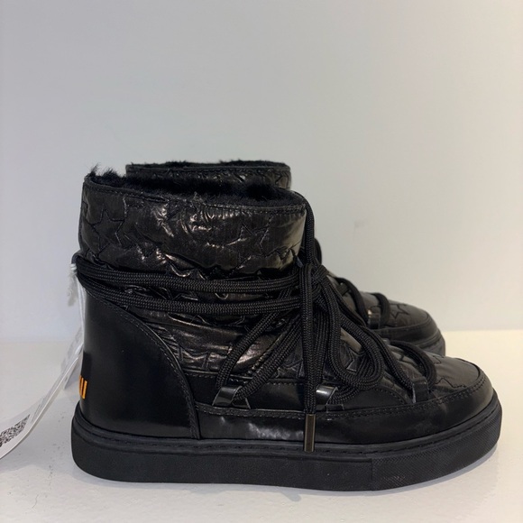 Inuikii Shoes - INUIKII Bomber Star 38 Black
Fits a 7-7.5